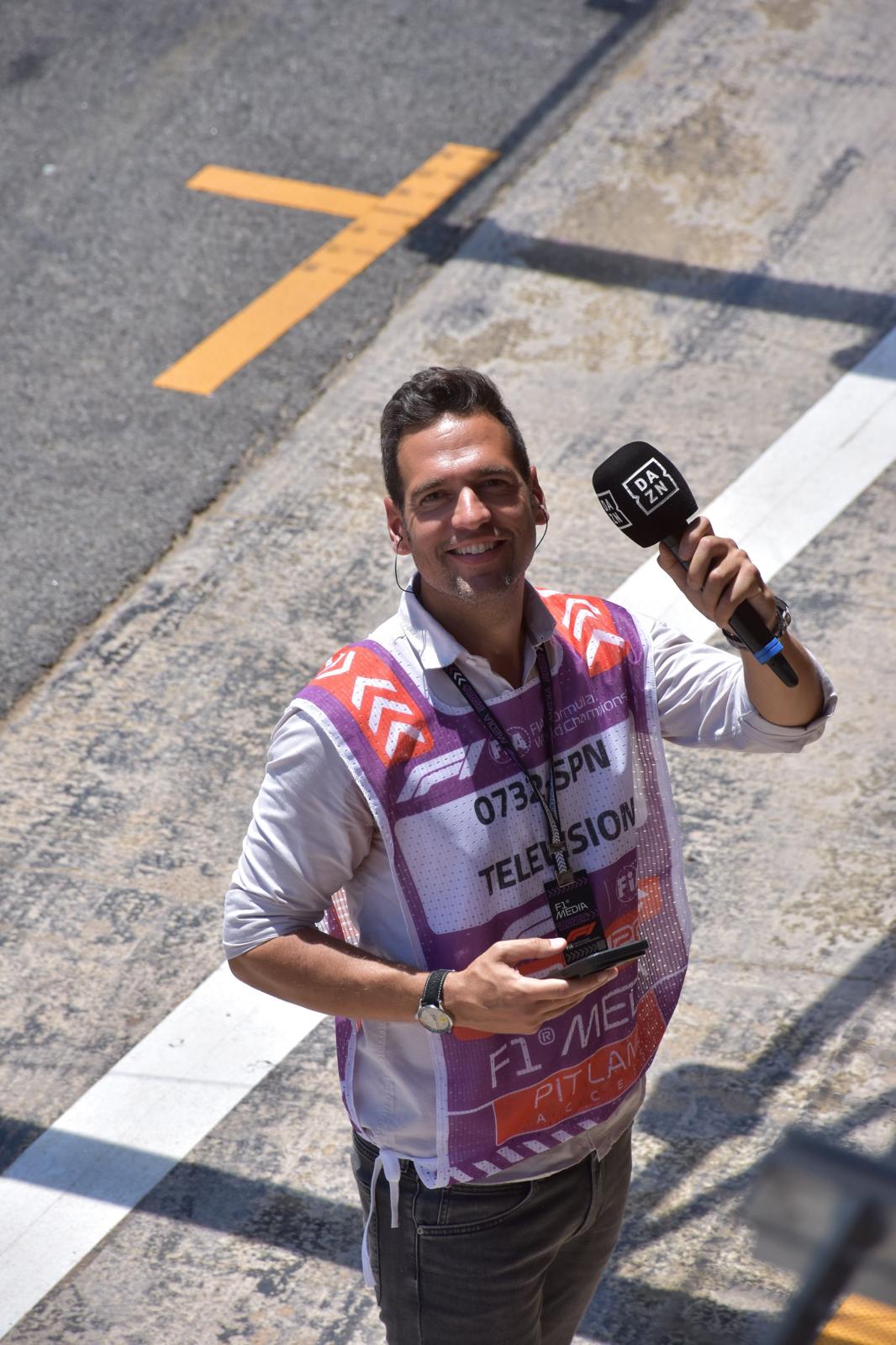 Roldán como reportero DAZN en pit lane F1