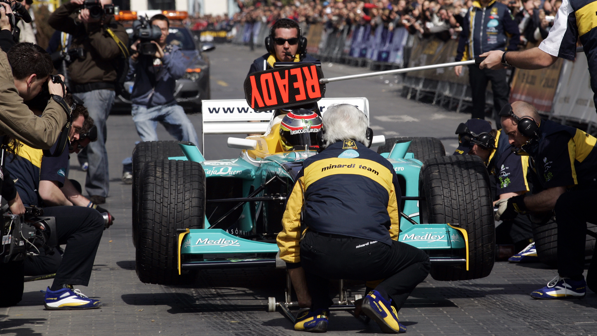 Minardi F1 — Ready en pit lane